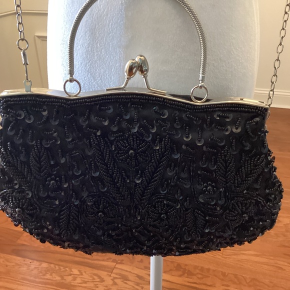 Vecceli Italy Handbags - VINTAGE BEADED CROSSBODY CHAIN BAG (NWOT )